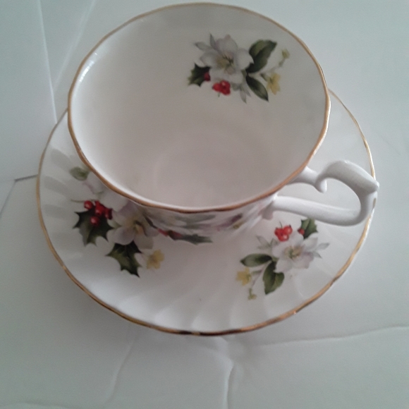 House of Global Floral Bone China Teacup and sauce - Picture 2 of 6